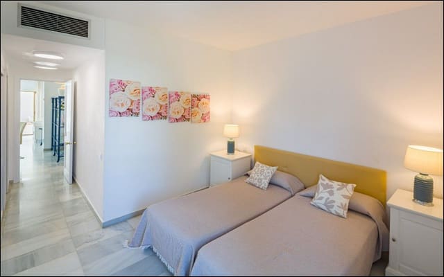 2 soveværelse Penthouse til salg i Puerto Banus, Marbella - € 970.000 (Ref: 9001568)