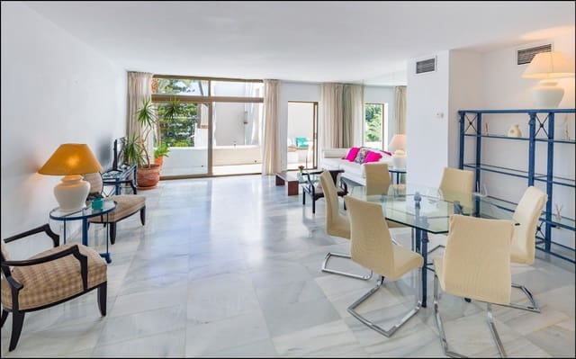 2 soveværelse Penthouse til salg i Puerto Banus, Marbella - € 970.000 (Ref: 9001568)