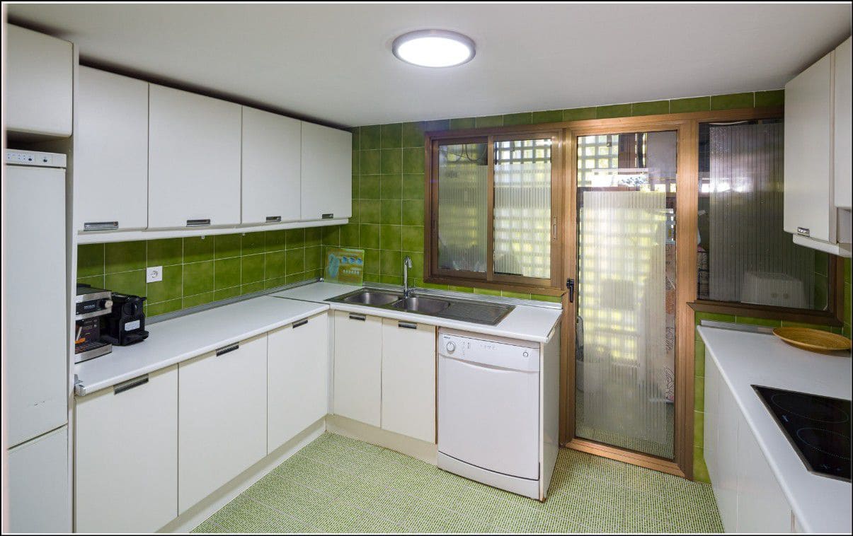 2 soverom Penthouse til salgs i Puerto Banus - € 970 000 (Ref: 9001568)