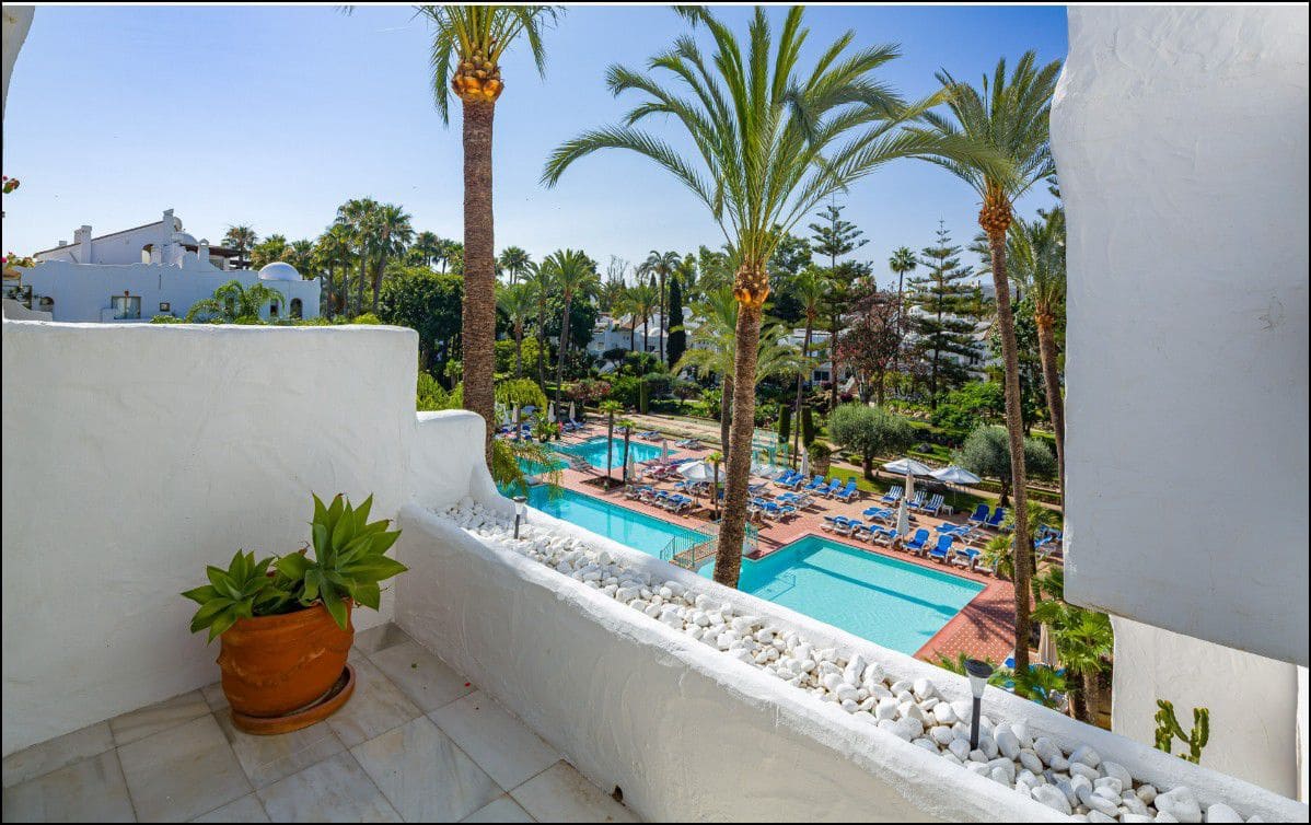 2 soverom Penthouse til salgs i Puerto Banus - € 970 000 (Ref: 9001568)
