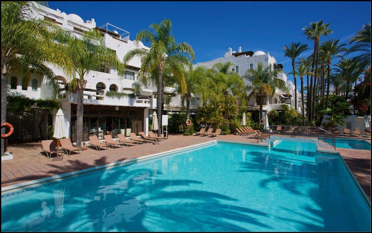 2 soverom Penthouse til salgs i Puerto Banus - € 970 000 (Ref: 9001568)