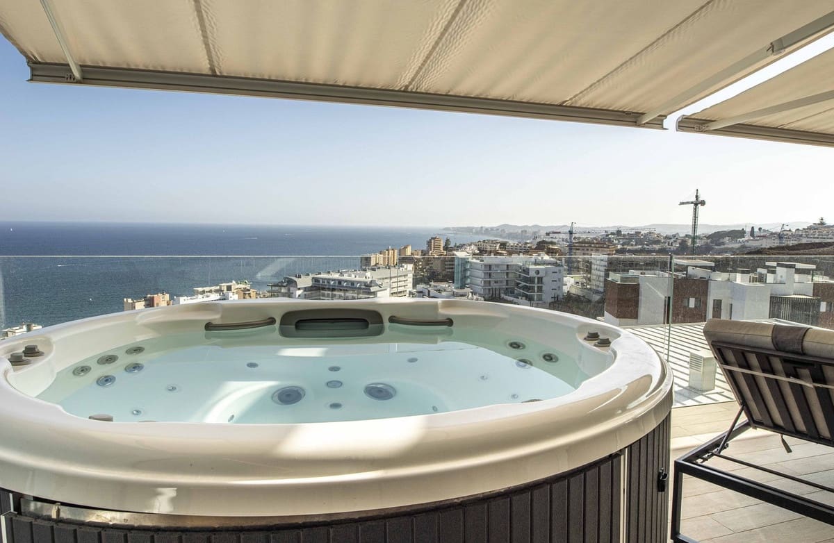 3 soverom Penthouse til salgs i Fuengirola med garasje - € 1 290 000 (Ref: 9012512)