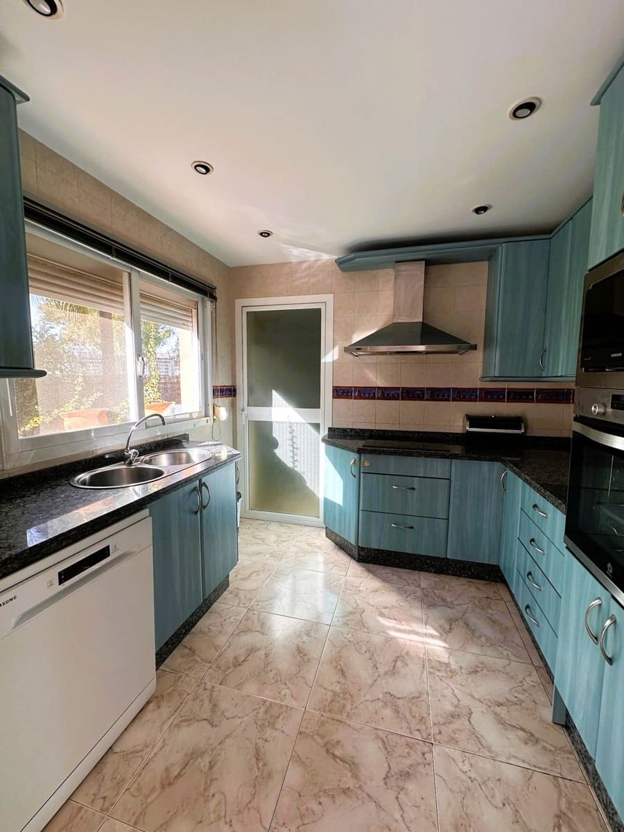 4 quarto Moradia para arrendar em Nueva Andalucia com garagem - 3 500 € (Ref: 9078505)