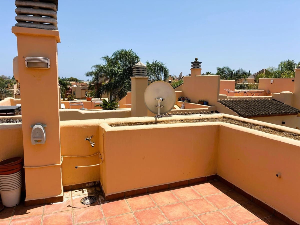 4 quarto Moradia para arrendar em Nueva Andalucia com garagem - 3 500 € (Ref: 9078505)