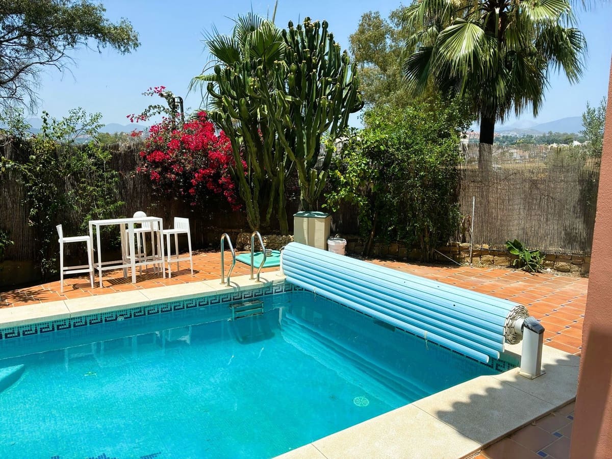 4 quarto Moradia para arrendar em Nueva Andalucia com garagem - 3 500 € (Ref: 9078505)