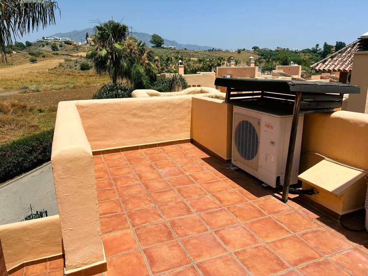 4 quarto Moradia para arrendar em Nueva Andalucia com garagem - 3 500 € (Ref: 9078505)