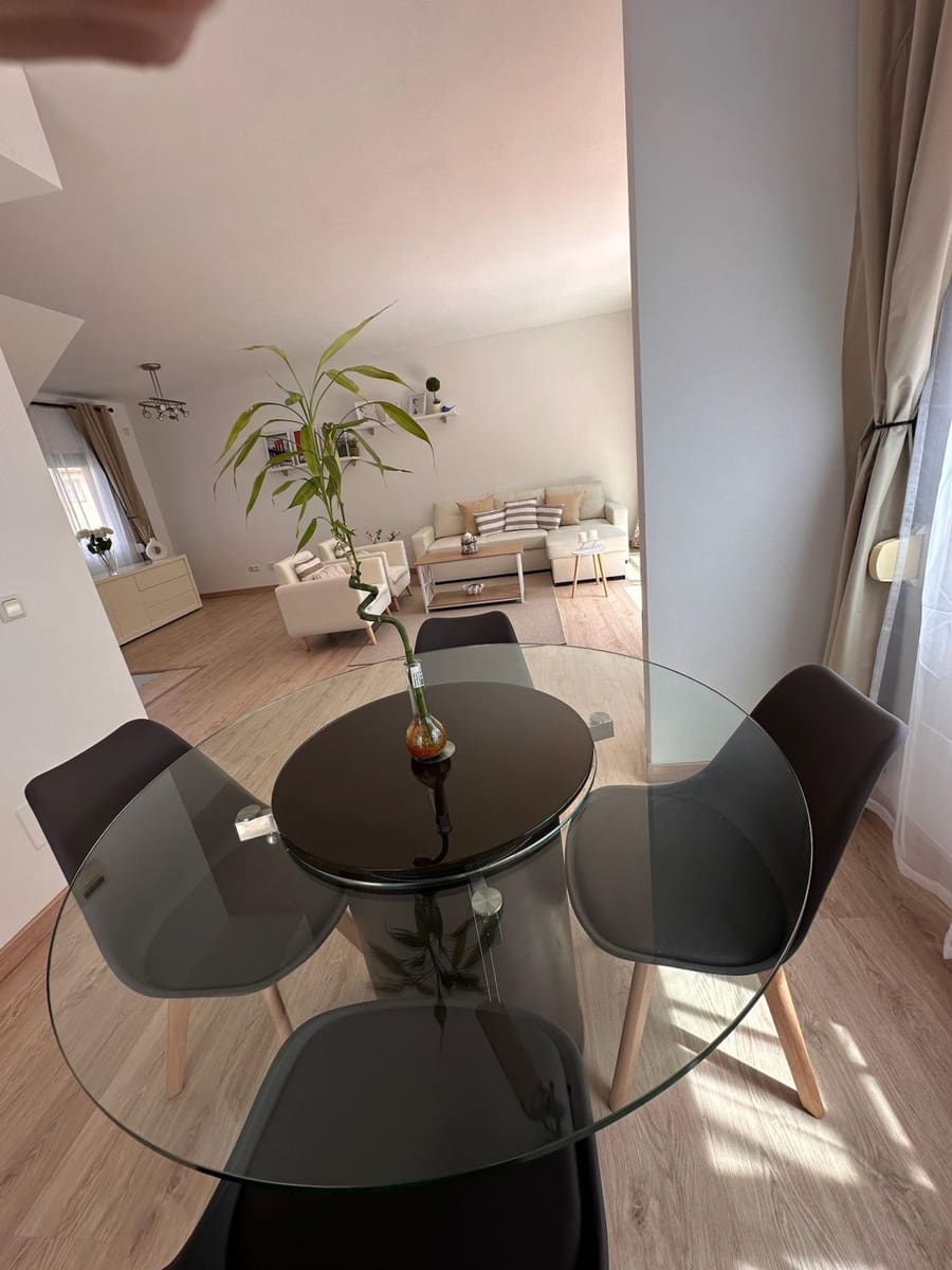 4 quarto Moradia para arrendar em Nueva Andalucia com garagem - 3 500 € (Ref: 9078505)