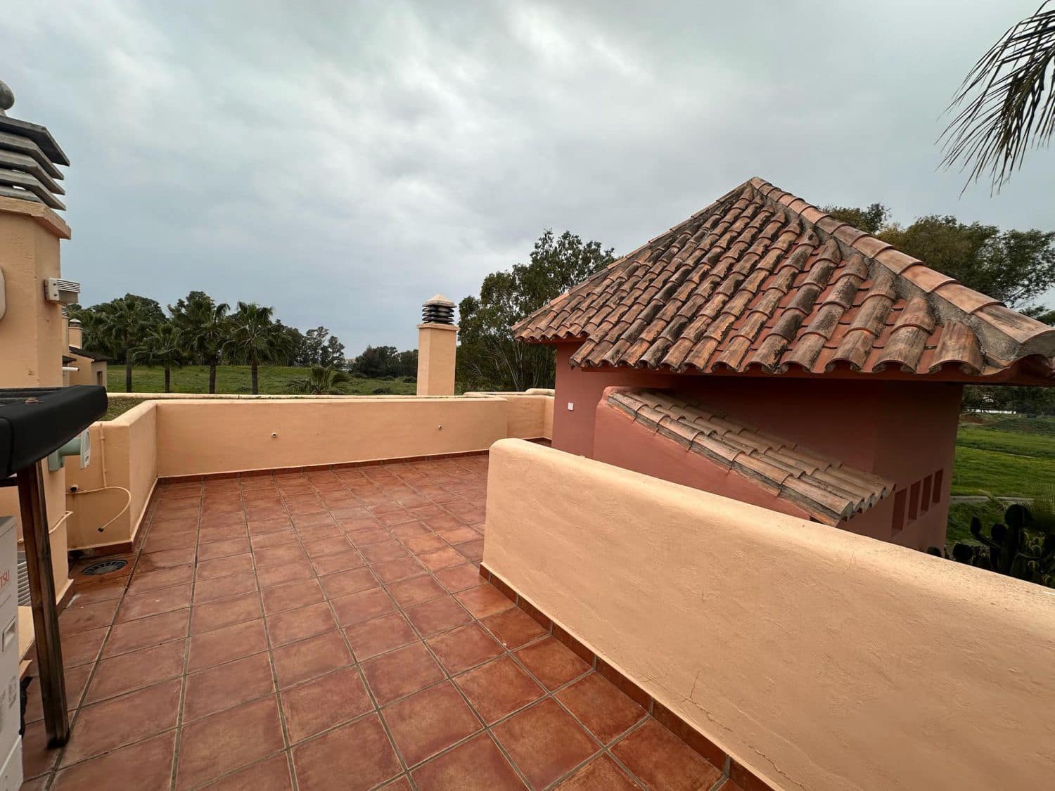 4 quarto Moradia para arrendar em Nueva Andalucia com garagem - 3 500 € (Ref: 9078505)