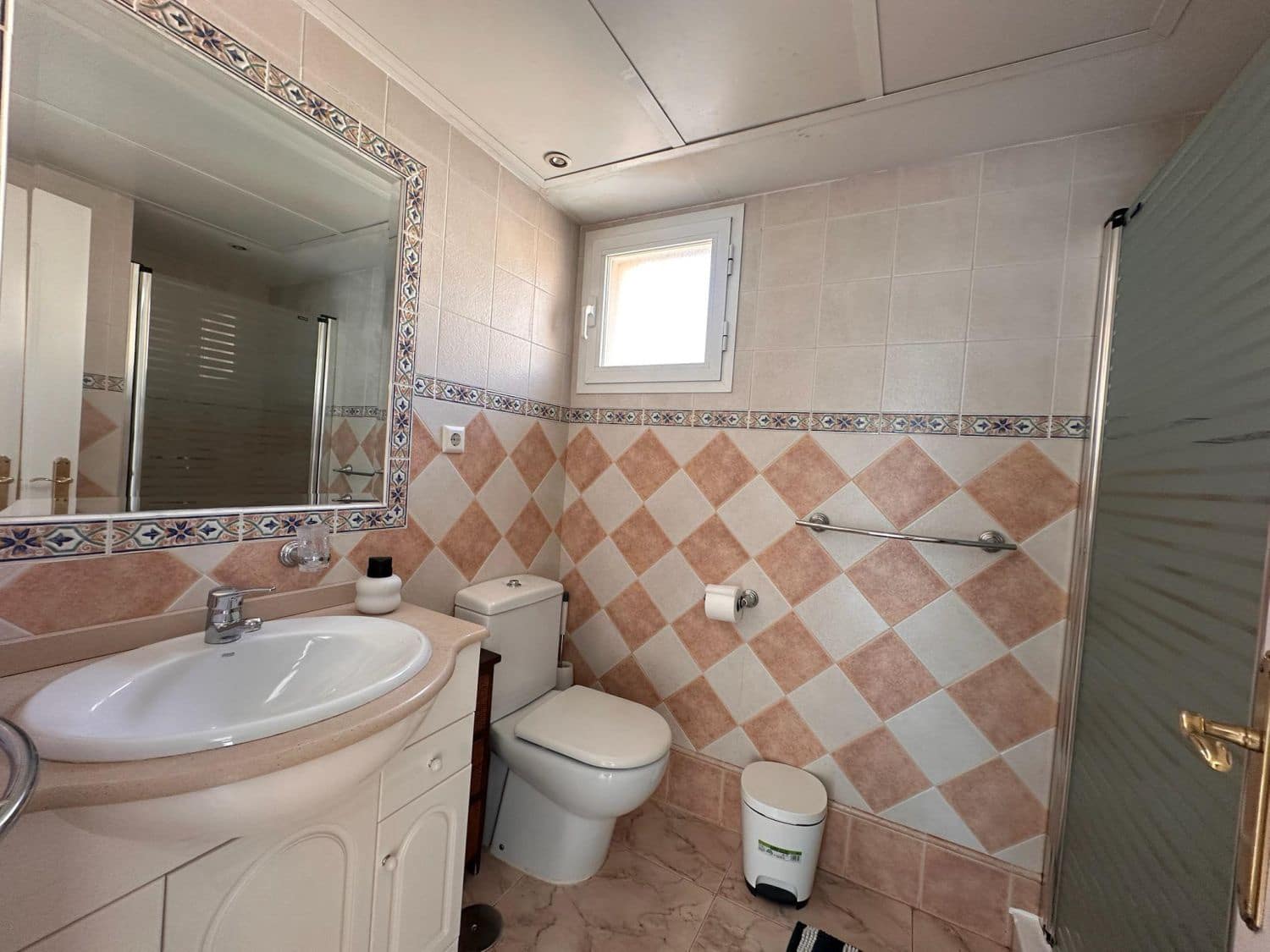 4 quarto Moradia para arrendar em Nueva Andalucia com garagem - 3 500 € (Ref: 9078505)