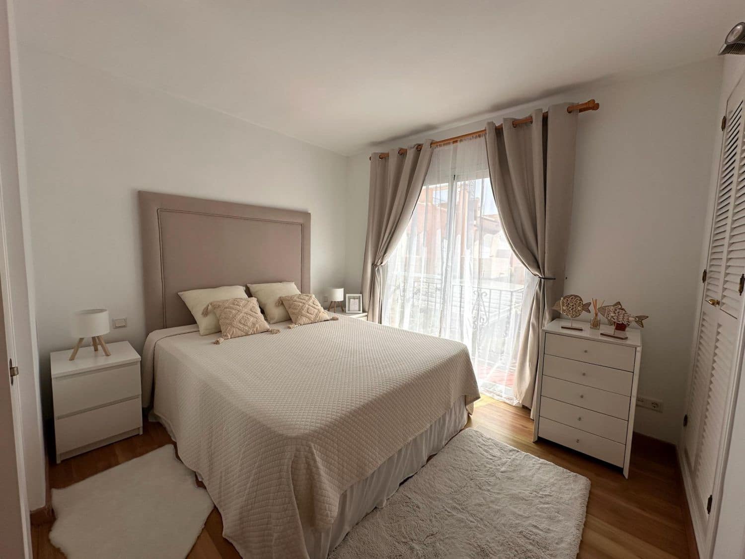 4 quarto Moradia para arrendar em Nueva Andalucia com garagem - 3 500 € (Ref: 9078505)