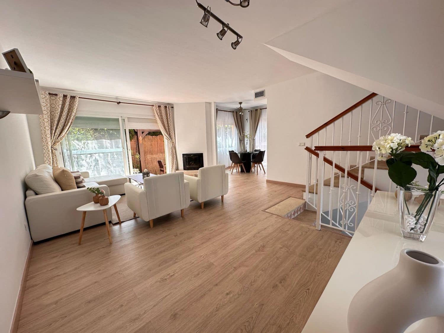 4 quarto Moradia para arrendar em Nueva Andalucia com garagem - 3 500 € (Ref: 9078505)