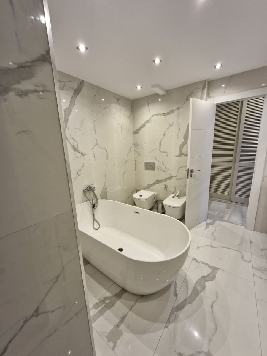 3 soveværelse Lejlighed til leje i Puerto Banus - € 3.000 (Ref: 9081994)