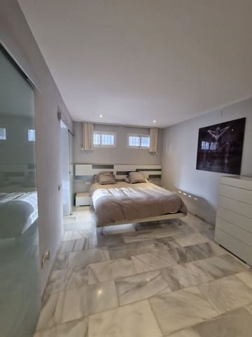 3 soveværelse Lejlighed til leje i Puerto Banus, Marbella - € 3.000 (Ref: 9081994)