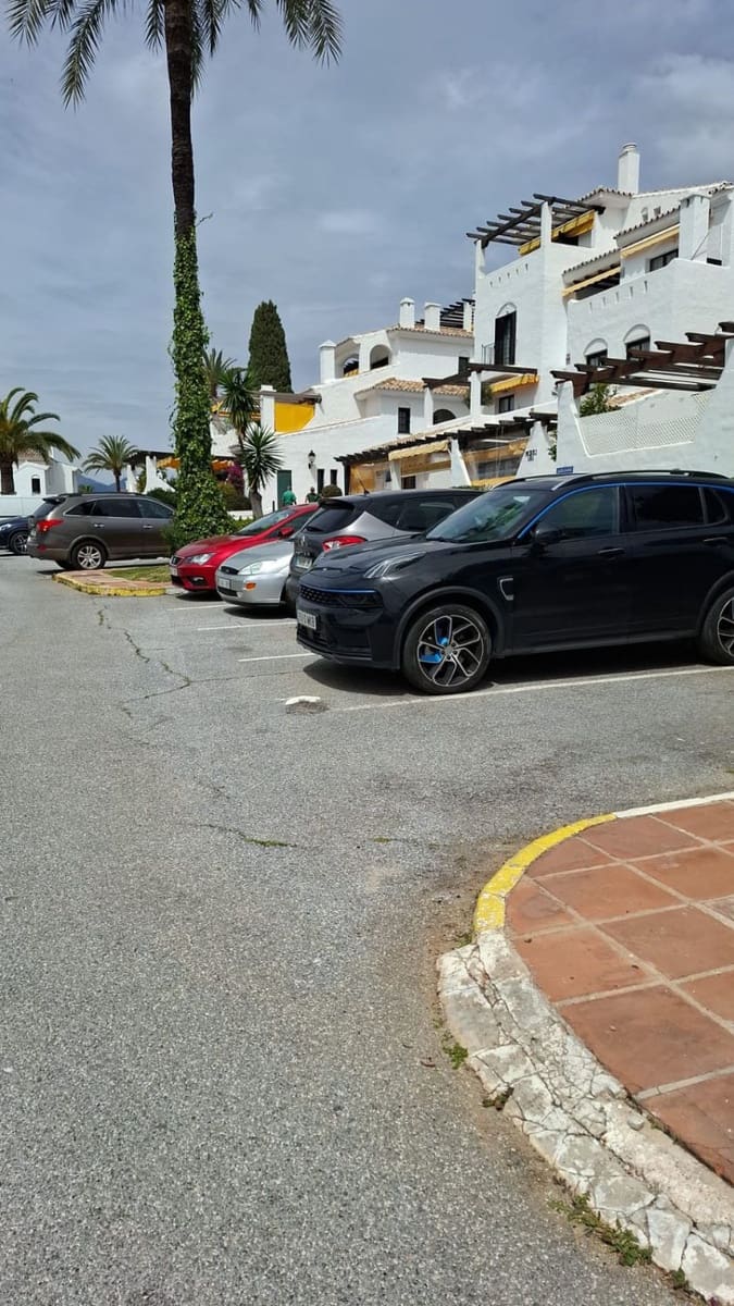 3 soveværelse Lejlighed til leje i Puerto Banus - € 3.000 (Ref: 9081994)