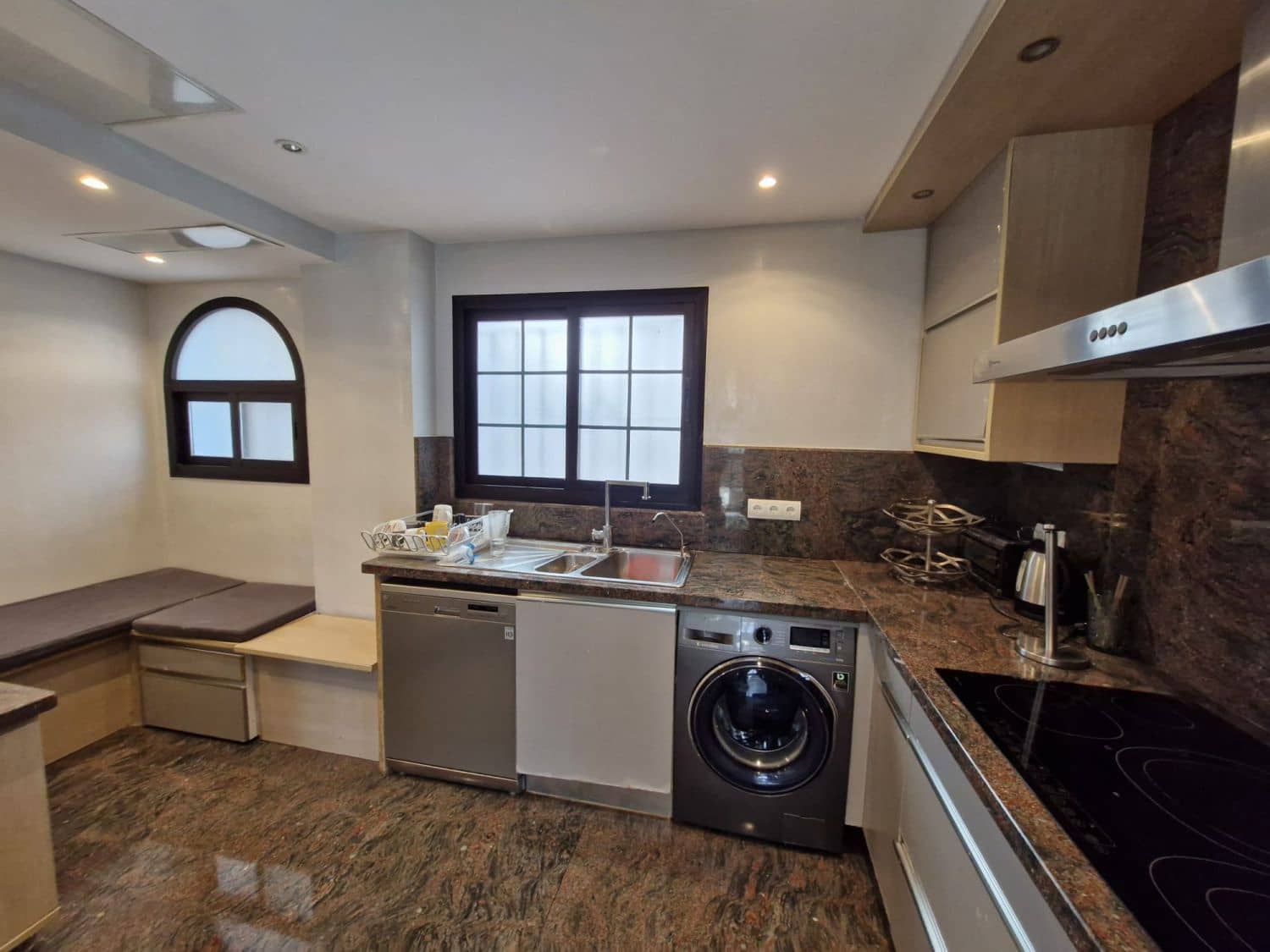 3 soveværelse Lejlighed til leje i Puerto Banus - € 3.000 (Ref: 9081994)