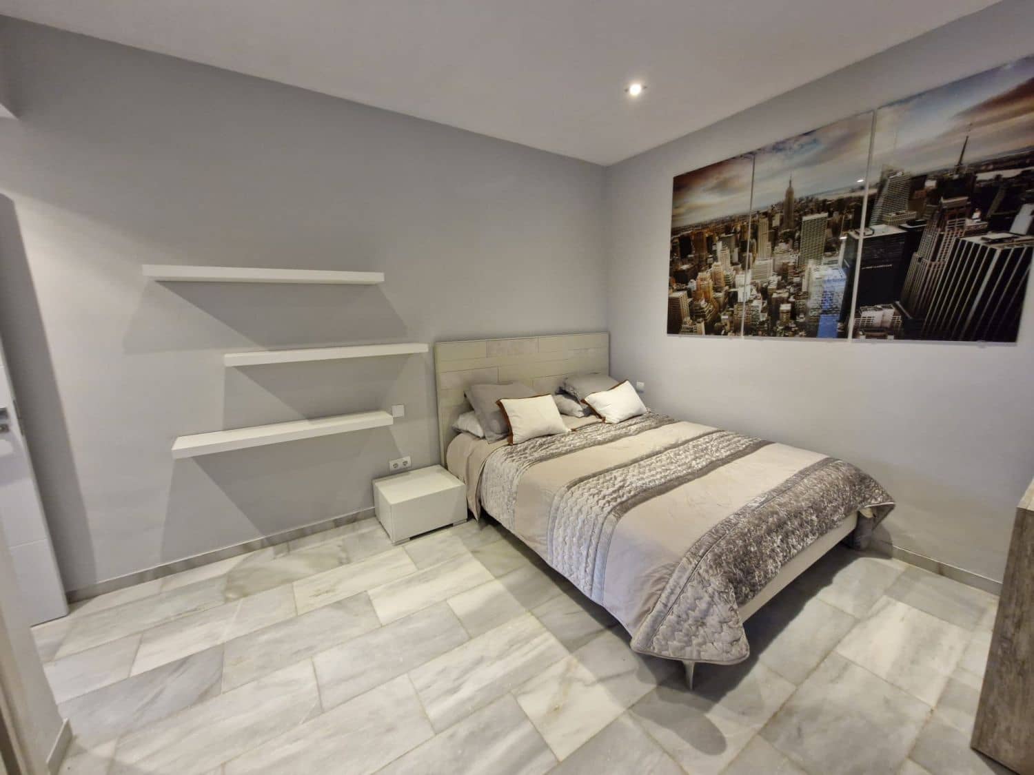 3 soveværelse Lejlighed til leje i Puerto Banus - € 3.000 (Ref: 9081994)