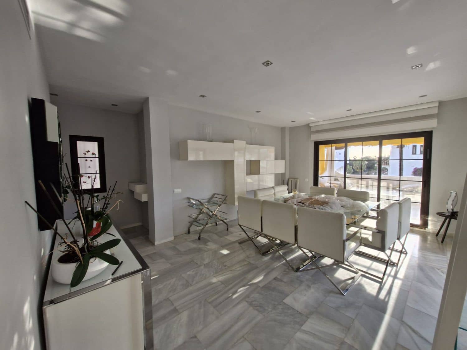 3 soveværelse Lejlighed til leje i Puerto Banus - € 3.000 (Ref: 9081994)