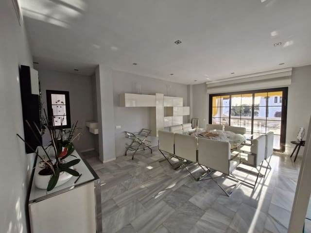 3 slaapkamer Appartement te huur in Puerto Banus, Marbella - € 3.000 (Ref: 9081994)