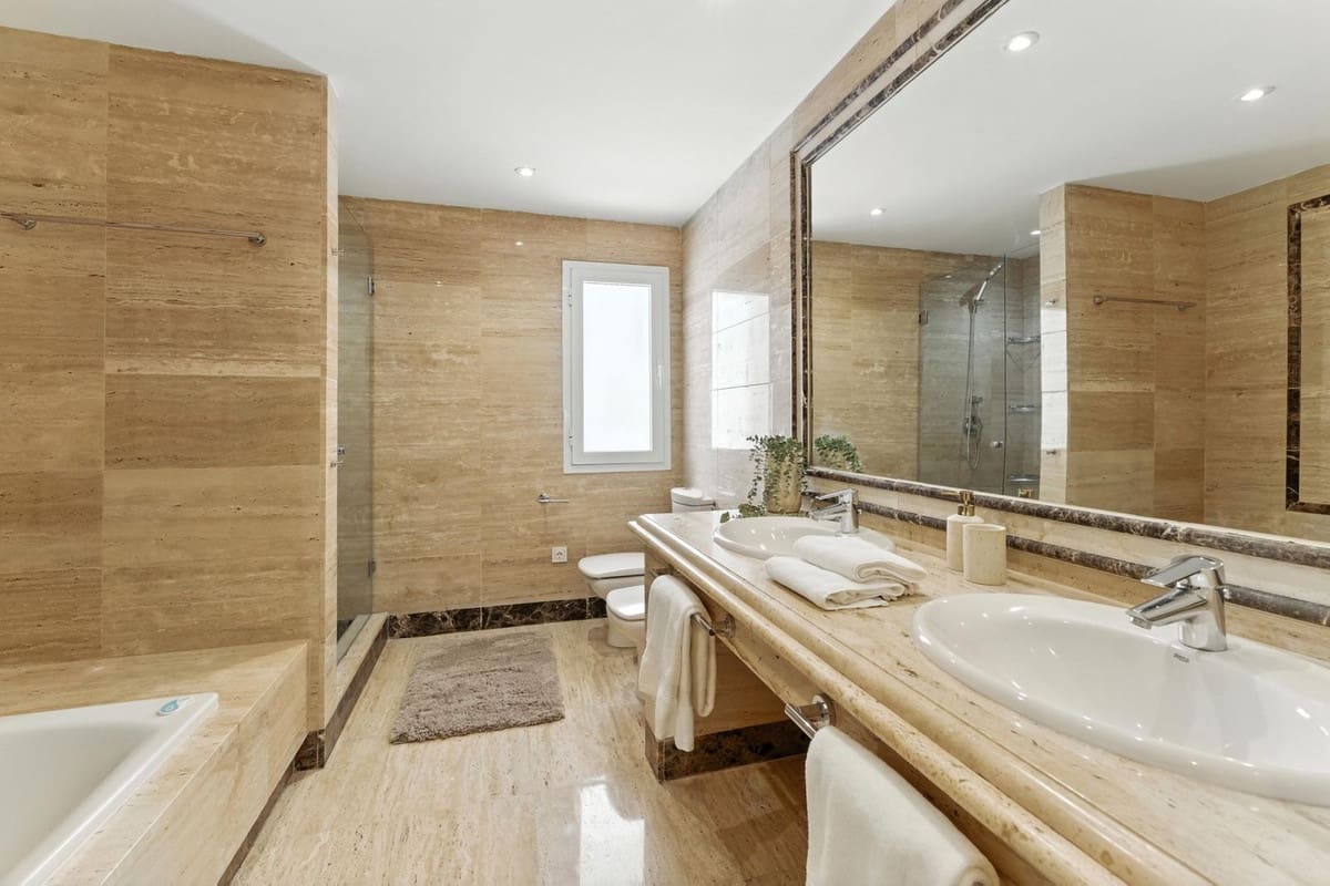 4 soveværelse Lejlighed til leje i Marbella med garage - € 6.500 (Ref: 9112760)