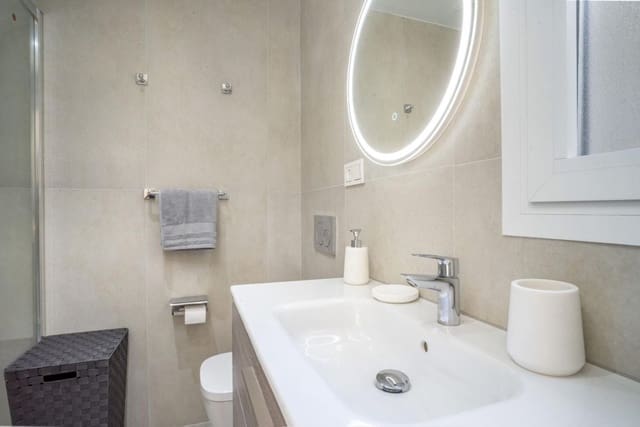 3 bedroom Apartment for rent in Puerto Banus, Marbella - € 2,500 (Ref: 9164081)