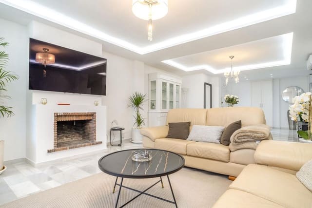 3 bedroom Apartment for rent in Puerto Banus, Marbella - € 2,500 (Ref: 9164081)