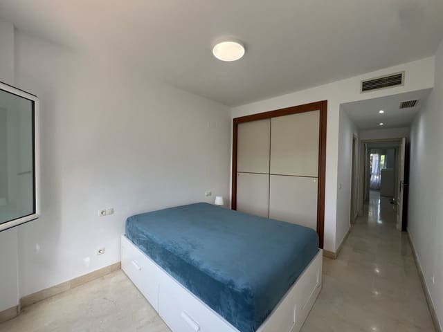 2 makuuhuone Huoneisto myytävänä paikassa Nueva Andalucia, Marbella mukana 
autotalli - 365 000 € (Ref: 9170060)