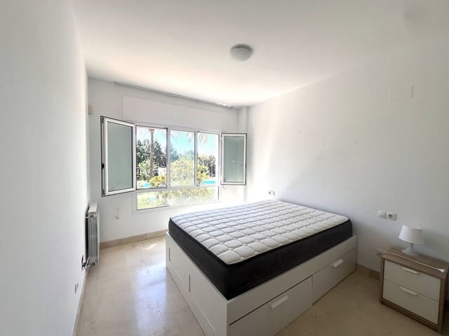 2 makuuhuone Huoneisto myytävänä paikassa Nueva Andalucia, Marbella mukana 
autotalli - 365 000 € (Ref: 9170060)