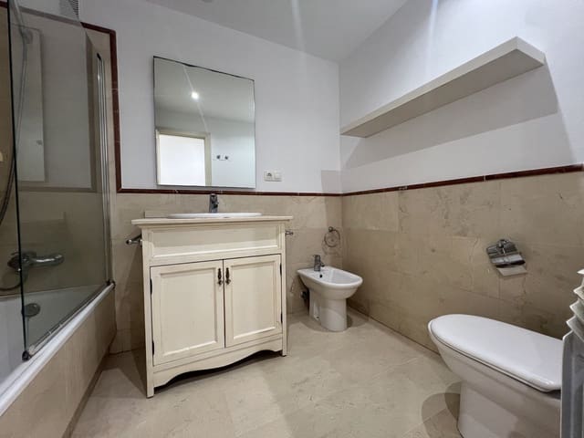 2 makuuhuone Huoneisto myytävänä paikassa Nueva Andalucia, Marbella mukana 
autotalli - 365 000 € (Ref: 9170060)