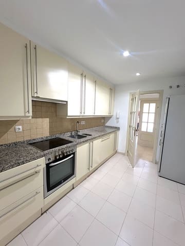 2 makuuhuone Huoneisto myytävänä paikassa Nueva Andalucia, Marbella mukana 
autotalli - 365 000 € (Ref: 9170060)