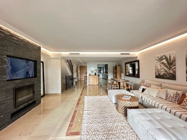 4 quarto Moradia em Banda para arrendar em Lomas De Marbella, Marbella com garagem - 4 000 € (Ref: 9170061)