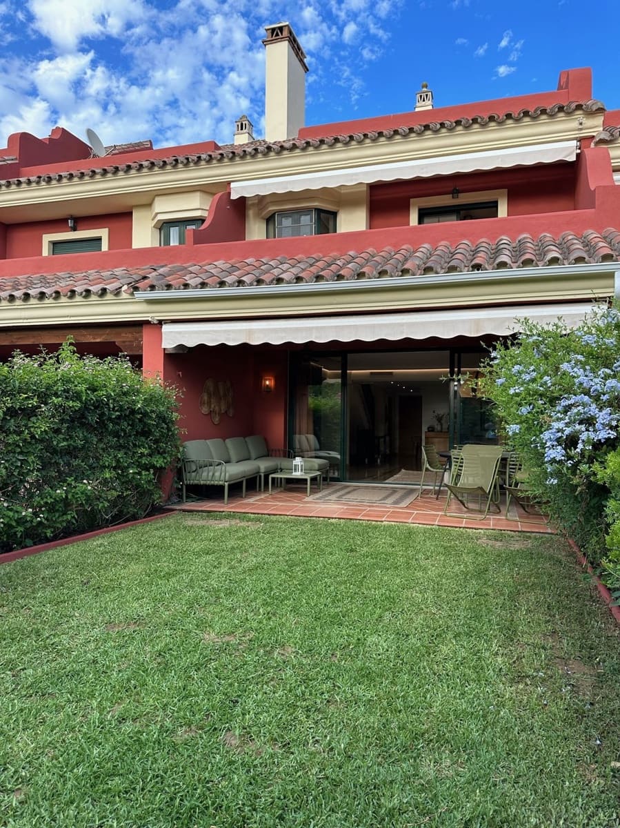 Rækkehus til leje i Golden Mile med swimmingpool garage - € 4.500 (Ref: 9170061)