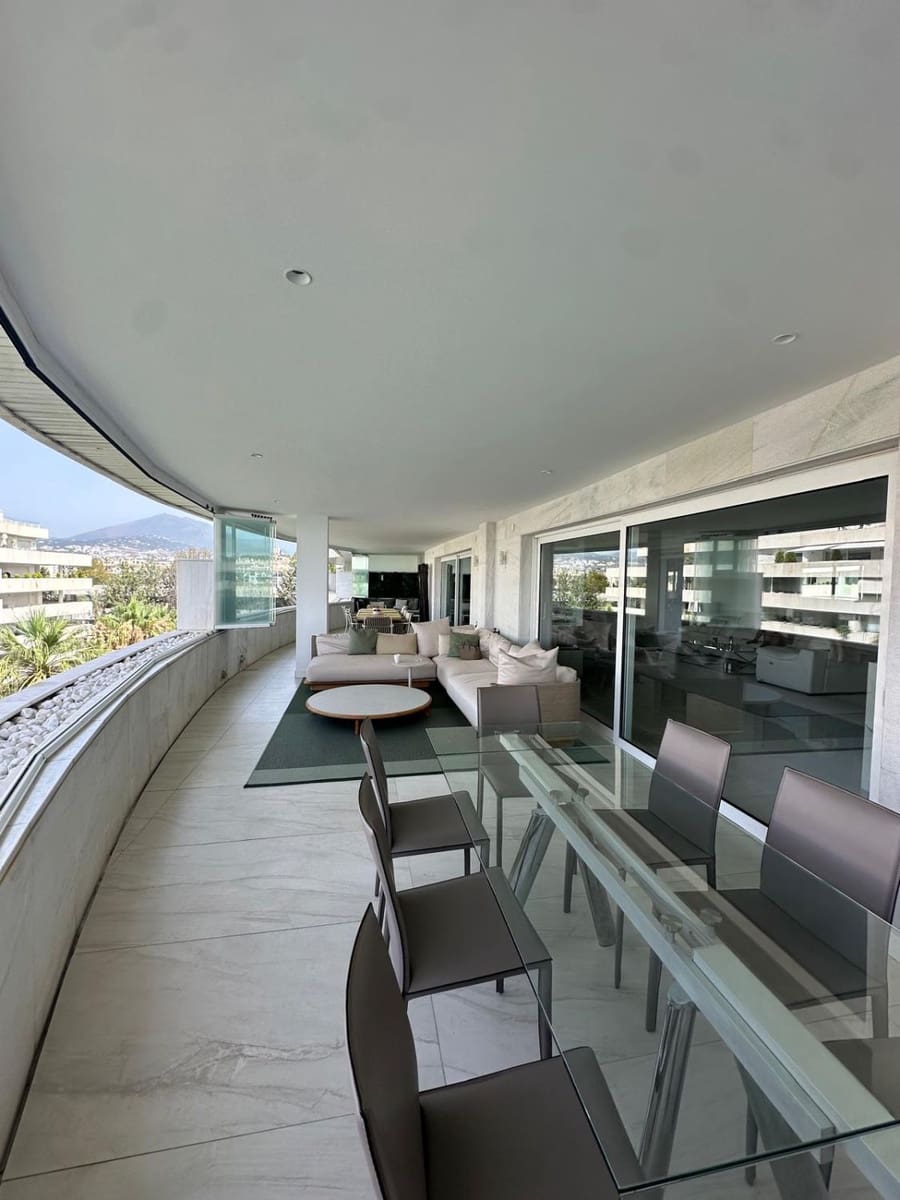 6 soveværelse Penthouse til leje i Puerto Banus - € 12.500 (Ref: 9187237)