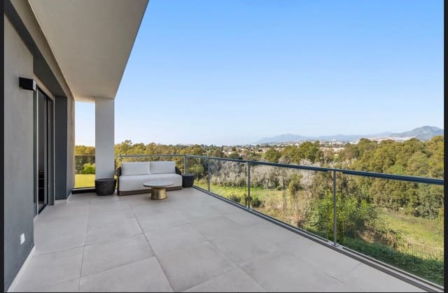 4 soveværelse Rækkehus til salg i San Pedro de Alcántara Pueblo, Marbella - € 1.295.000 (Ref: 9187240)