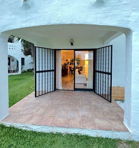 3 sovrum Radhus att hyra i Bel-Air, Estepona - 2 500 € (Ref: 9191392)