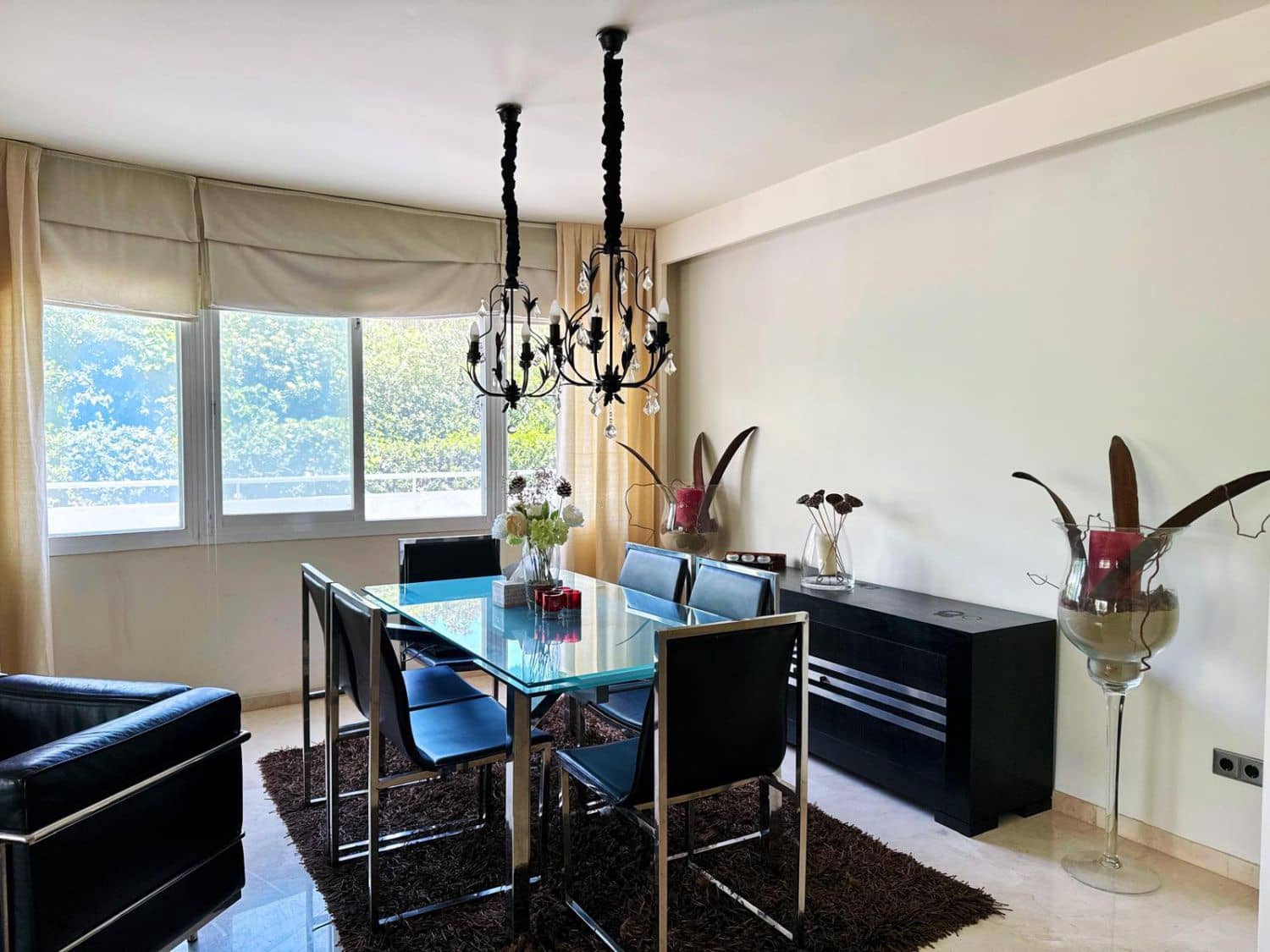 2 slaapkamer Appartement te huur in Marbella met garage - € 3.000 (Ref: 9335454)