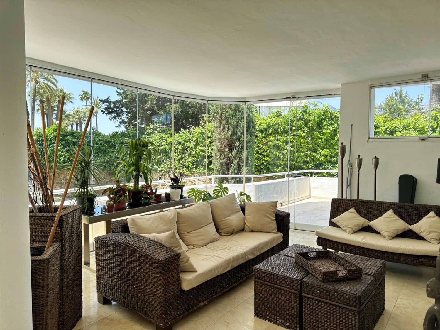 2 slaapkamer Appartement te huur in Marbella met garage - € 3.000 (Ref: 9335454)