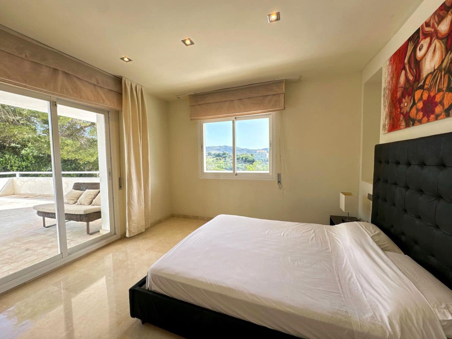 2 slaapkamer Appartement te huur in Marbella met garage - € 3.000 (Ref: 9335454)