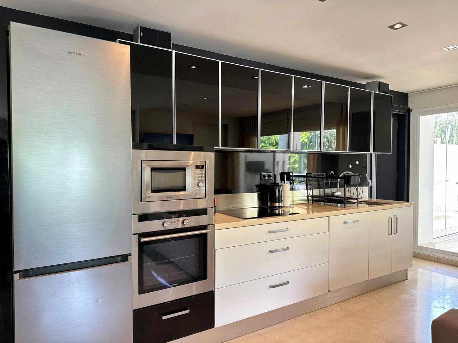 2 slaapkamer Appartement te huur in Marbella met garage - € 3.000 (Ref: 9335454)