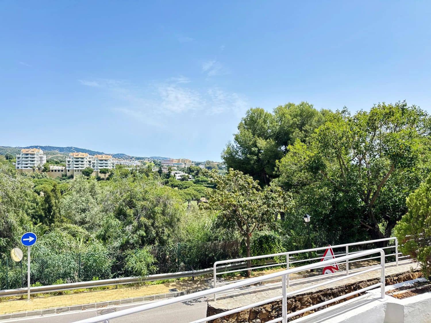 2 slaapkamer Appartement te huur in Marbella met garage - € 3.000 (Ref: 9335454)