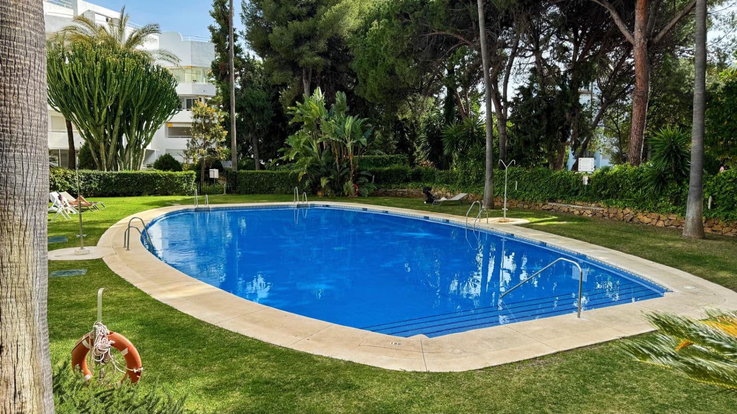 2 slaapkamer Appartement te huur in Marbella met garage - € 3.000 (Ref: 9335454)