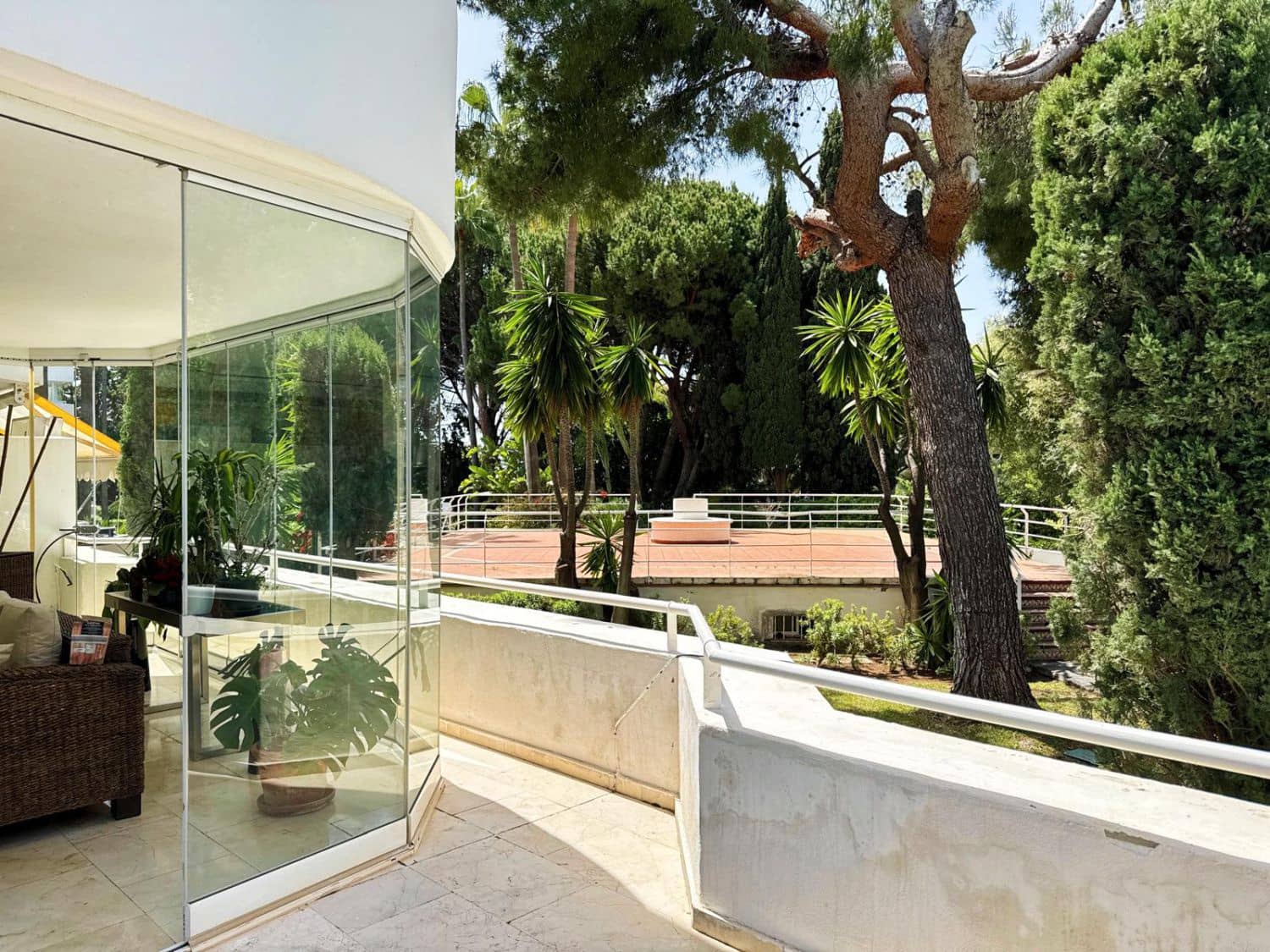 2 slaapkamer Appartement te huur in Marbella met garage - € 3.000 (Ref: 9335454)