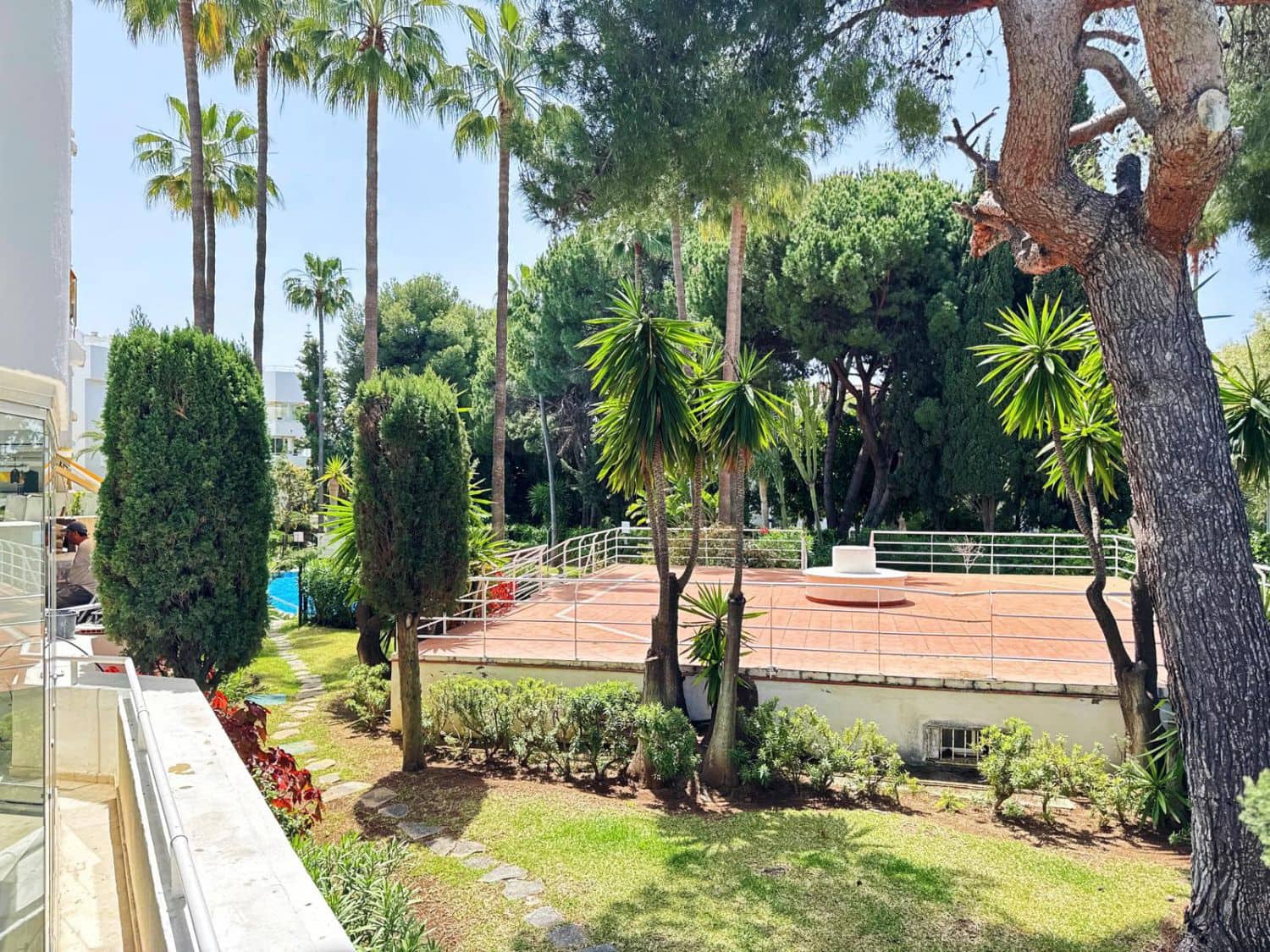 2 slaapkamer Appartement te huur in Marbella met garage - € 3.000 (Ref: 9335454)