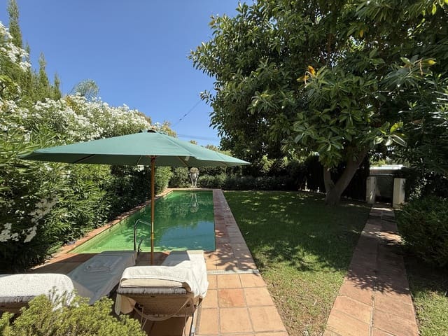 3 soveværelse Villa til salg i San Pedro de Alcantara, Marbella - € 1.250.000 (Ref: 9335456)