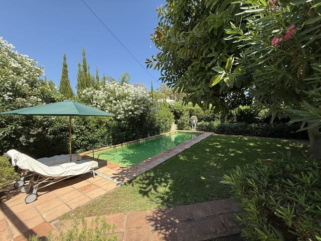 3 soveværelse Villa til salg i San Pedro de Alcantara, Marbella - € 1.250.000 (Ref: 9335456)