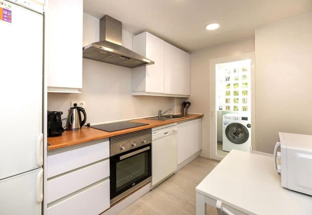 4 soveværelse Lejlighed til leje i Nueva Andalucia med garage - € 2.500 (Ref: 9335458)