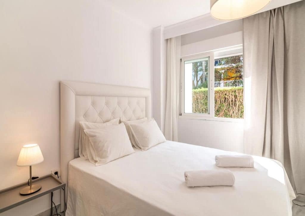 4 soveværelse Lejlighed til leje i Nueva Andalucia med garage - € 2.500 (Ref: 9335458)