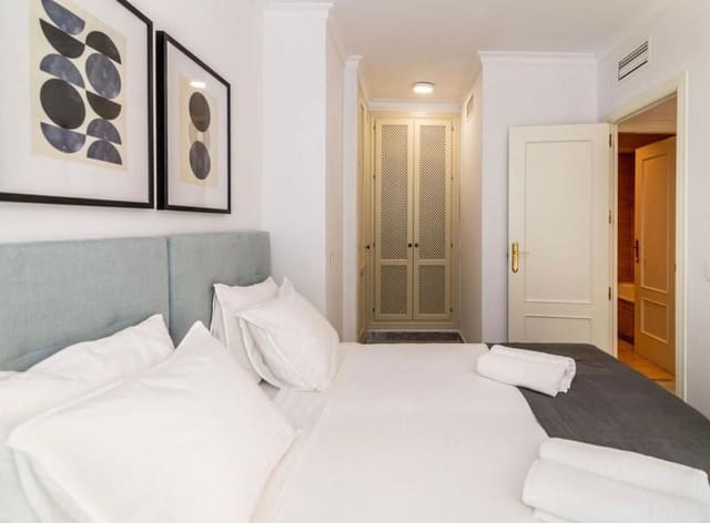 4 soveværelse Lejlighed til leje i La Dama de Noche - La Alzambra, Marbella med garage - € 2.500 (Ref: 9335458)