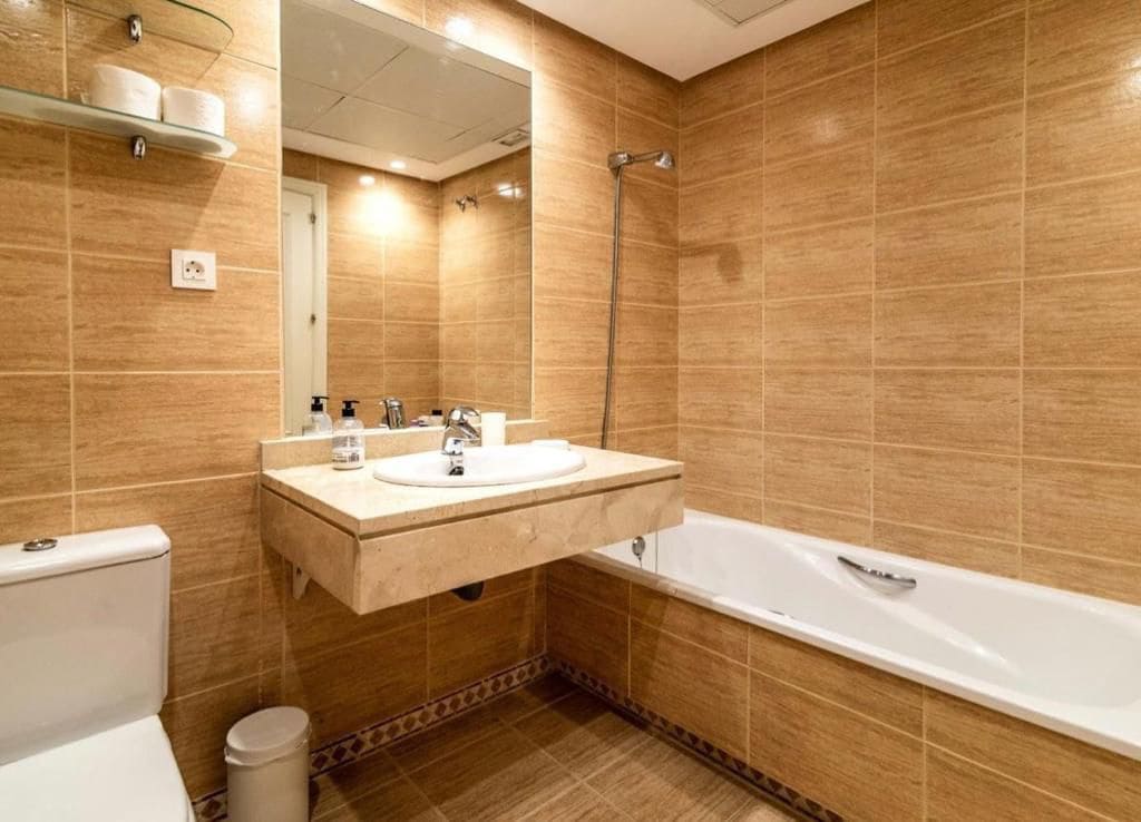 4 soveværelse Lejlighed til leje i Nueva Andalucia med garage - € 2.500 (Ref: 9335458)