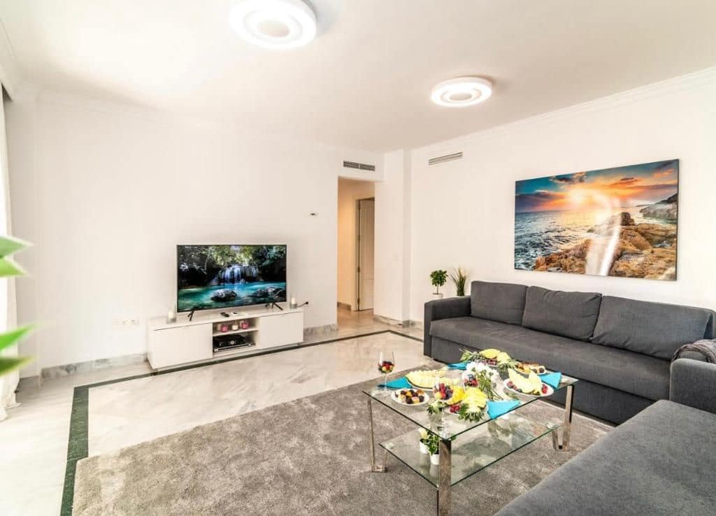 4 soveværelse Lejlighed til leje i Nueva Andalucia med garage - € 2.500 (Ref: 9335458)