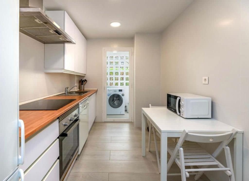 4 soveværelse Lejlighed til leje i Nueva Andalucia med garage - € 2.500 (Ref: 9335458)